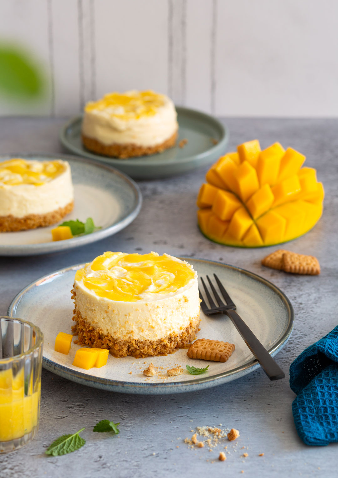 Mini-Cheesecakes mit Mango-Swirl